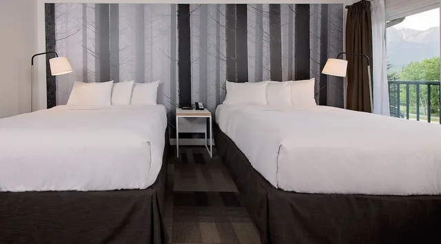 Coast, Comfort, 2 Queen Beds، Coast Canmore Hotel Conference Centre 3/8