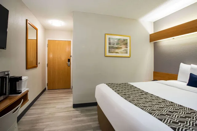 غرفة قياسية بسرير كوين، Microtel Inn & Suites by Wyndham Southern Pines / Pinehurst 1/3