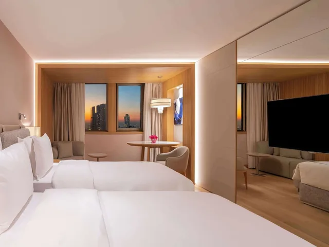 غرفة سوبيريور بسريرين منفصلين بإطلالة على المدينة، Movenpick Hotel Istanbul Bosphorus 3/7