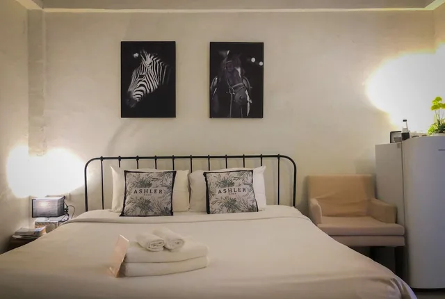 غرفة قياسية بسرير كينج، De Lit Hotel 5/5