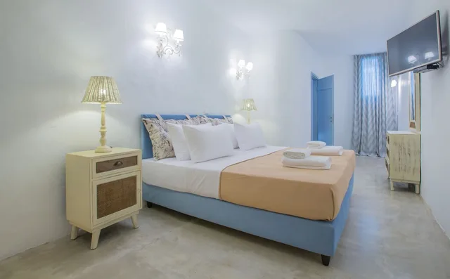 Grand, Villa, 1 Single and 3 Double Beds, Private Pool، Aelia Paros Villas 2/2
