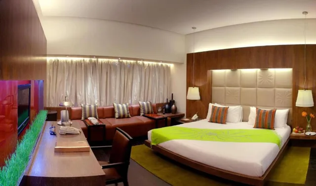 Residence, Double Bed, The Park New Delhi 1/2