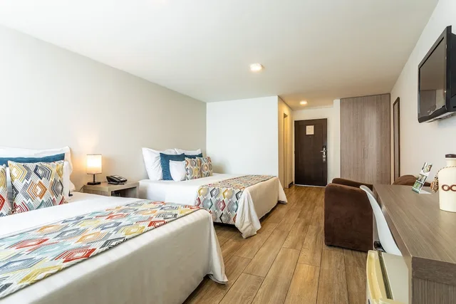 غرفة قياسية بسريرين منفصلين وسريرين كينج، Hotel Carretero 1/4