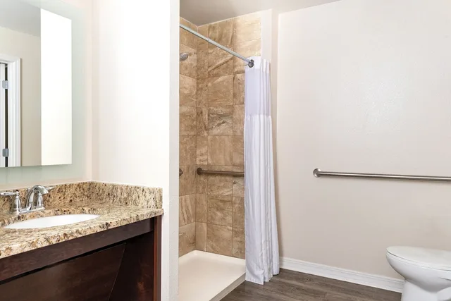 شقة سكنية بسرير كينج وسريرين مزدوجين بغرفتي نوم مع أريكة، Club Wyndham Mountain Vista 5/10