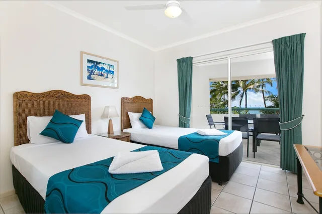 2 Bedrooms, Queen and Twin Beds, Beach Front، TRINITY WATERS 1/4