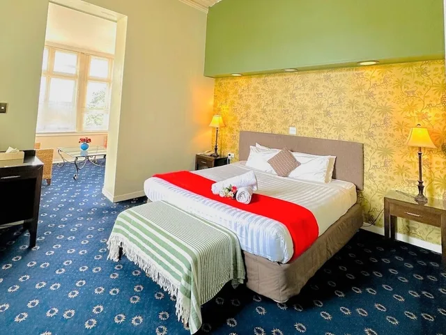 Sunroom, King Bed, Harbour View، The Esplanade Hotel 1/4