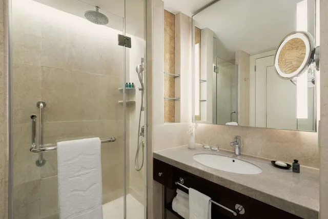 Deluxe, Twin Beds, Tower Wing، EDSA Shangri-La Manila 2/3