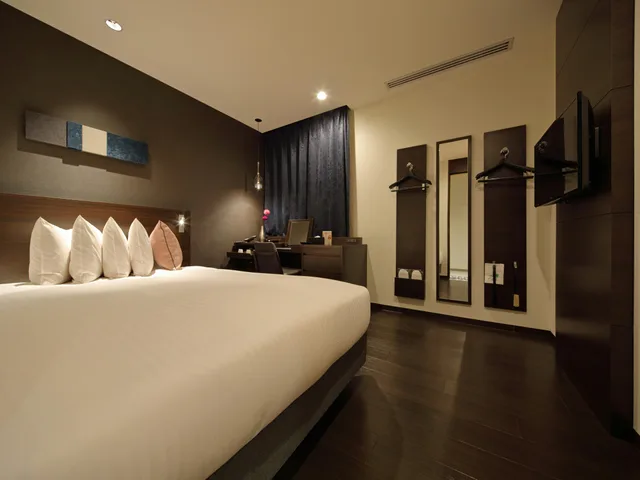 Room, Double Bed, Red Roof Inn And Suites Osaka Namba Nippombashi 1/10