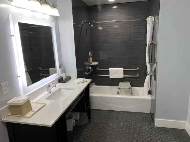 غرفة بسرير كوين لذوي الإعاقة، Pacific Inn Monterey 9/10
