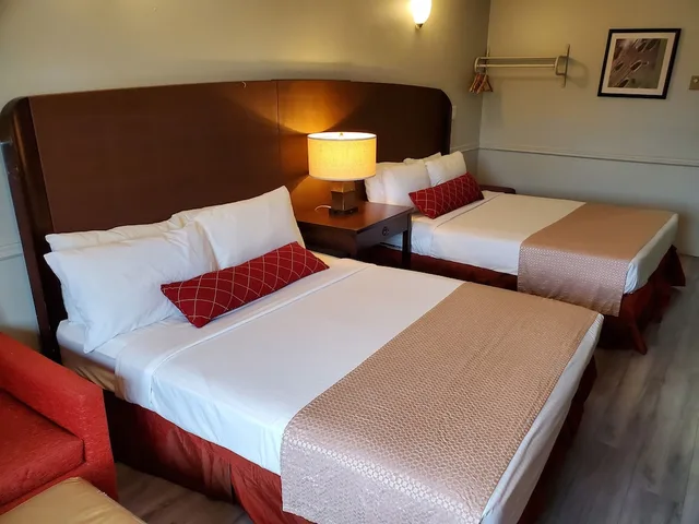 غرفة قياسية بسريرين كوين، Alpine Inn Abbotsford 1/3