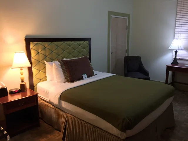 جناح بسرير كوين، Murray Hotel 3/6