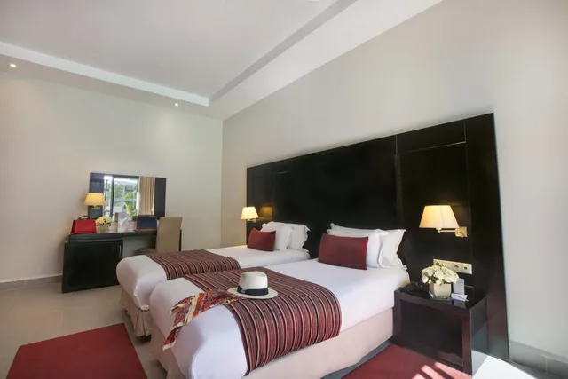 غرفة بسريرين منفصلين بإطلالة على المسبح، Kech Boutique Hotel and Spa 5/10