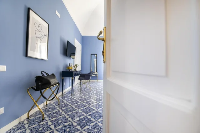 Deluxe, Queen Bed, Balcony, Crudo Home 3/3