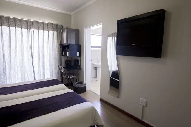 غرفة بسريرين منفصلين وسرير مزدوج وسرير فردي، Scenery Guesthouse Maqalika 2/4