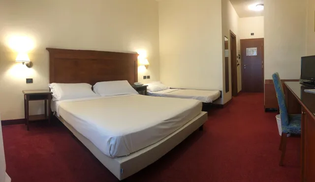 غرفة، Hotel HR 2/2