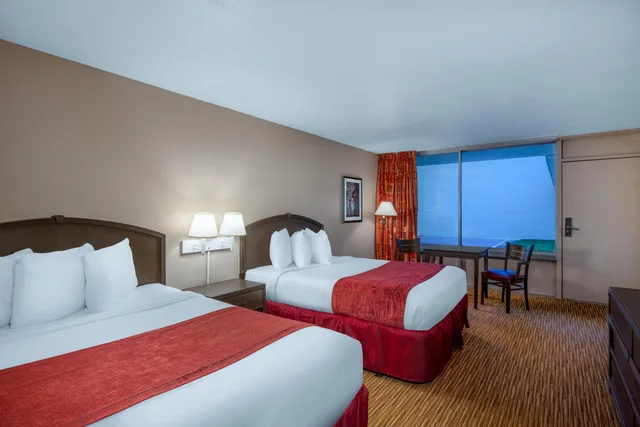 Standard, Double Bed, Pool View, Ramada by Wyndham Kissimmee Gateway 1/2