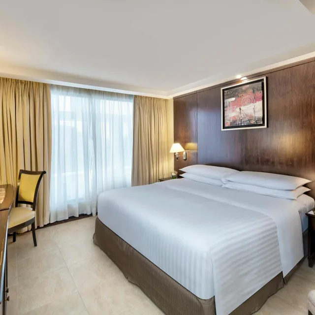 جناح تنفيذي تنفيذي بسرير كينج مع دخول الصالة، ISLAMABAD MARRIOTT HOTEL 1/10