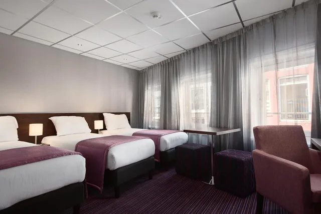 غرفة ثلاثية بثلاثة أسرّة، Hotel Luxer 1/2