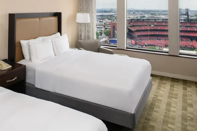 Executive, 2 Queen Beds, Bay View، Hilton St. Louis at the Ballpark 1/10