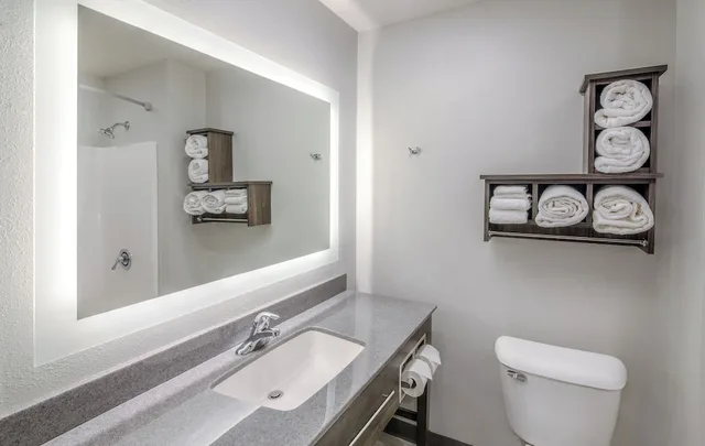 Standard, Single, 2 Queen Beds, Accessible، My Place Hotel-Bentonville-Rogers, AR 5/6