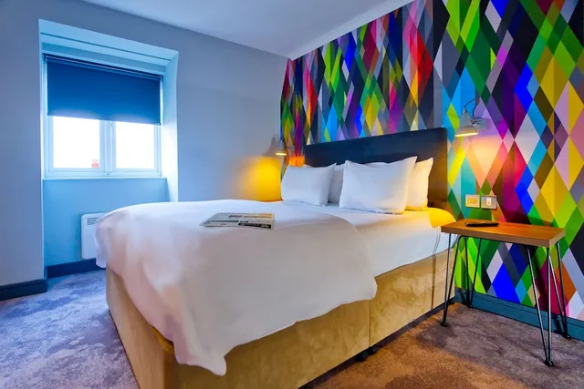 غرفة بسرير كينج، Village Manchester Hyde Hotel Leisure Club 2/4