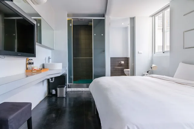 غرفة أساسية بسرير كوين، Modena B&B 1/5