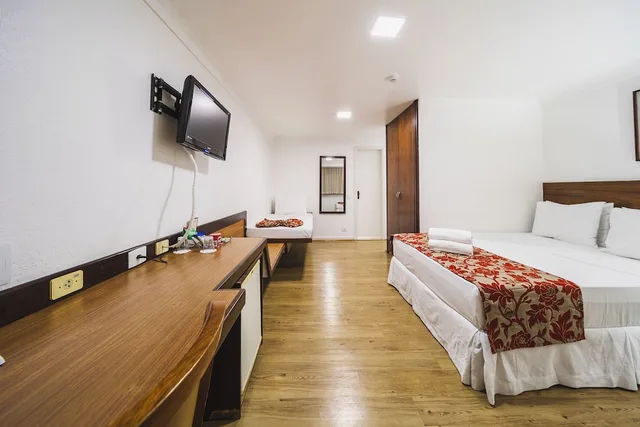 غرفة تنفيذية رباعية بسرير مزدوج وسريرين منفصلين، Hotel Dan Inn Curitiba By Nacional Inn 6/10