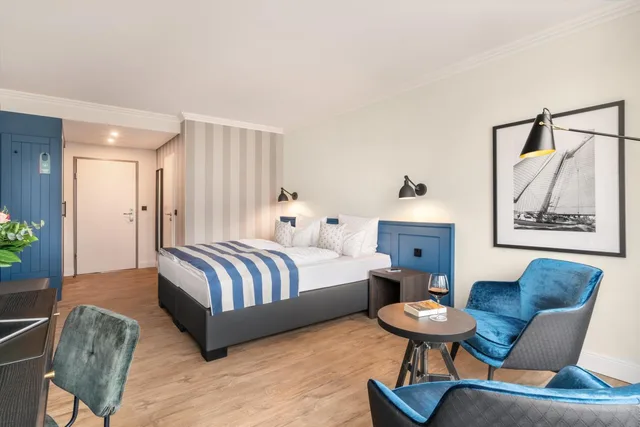 Superior, Queen Bed, Hotel Yachtclub 7/8