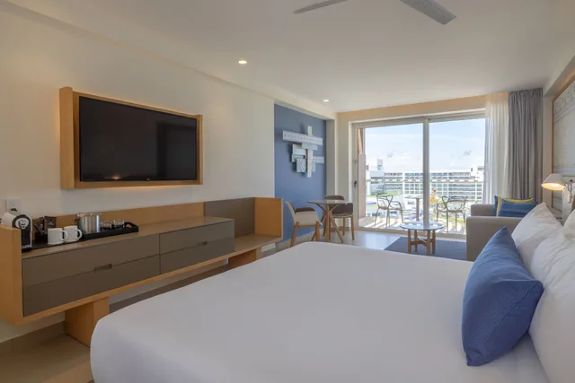 Diamond Club, Junior Suite, Luxury, 2 Queen Beds, Ocean View, Sofa، Royalton Splash Riviera Cancun, An Autograph Collection All-Inclusive Resort 1/2