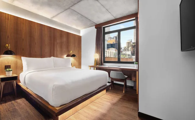غرفة بسرير مزدوج بإطلالة، Grayson Hotel in the Unbound Collection by Hyatt 1/3