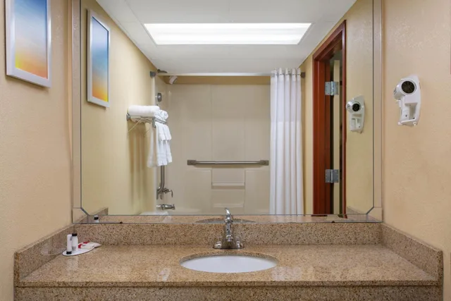 غرفة بسرير مزدوج لذوي الإعاقة، Days Inn by Wyndham Hillsborough 5/8