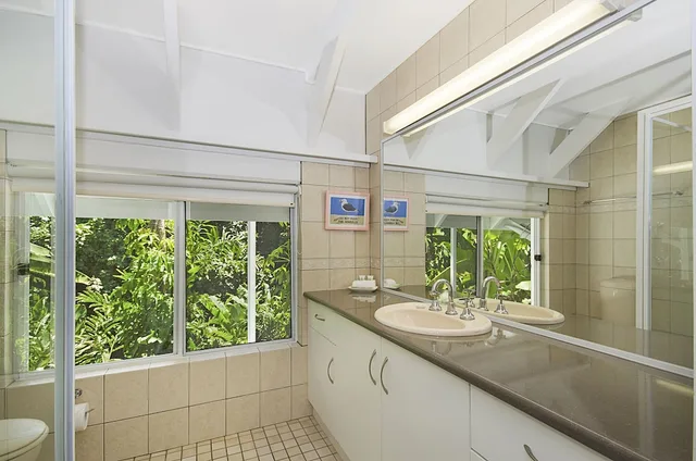 غرفة سوبيريور بسرير كينج وسريرين منفصلين بشرفة بغرفتي نوم، By The Sea Port Douglas 4/4