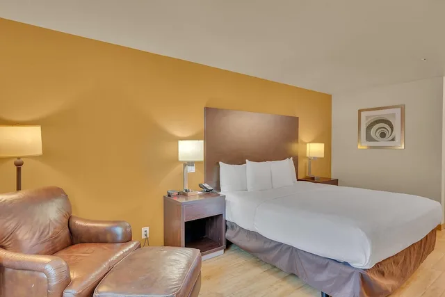 غرفة قياسية بسرير كينج، Quality Inn near Six Flags Discovery Kingdom - Napa Valley 4/6