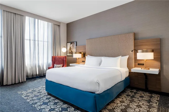 غرفة بسرير كينج بحوض استحمام لذوي الإعاقة، Hilton Garden Inn Indianapolis Downtown 1/5