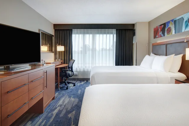 غرفة تنفيذية بسريرين مزدوجين، Crowne Plaza Auburn Hills 2/5