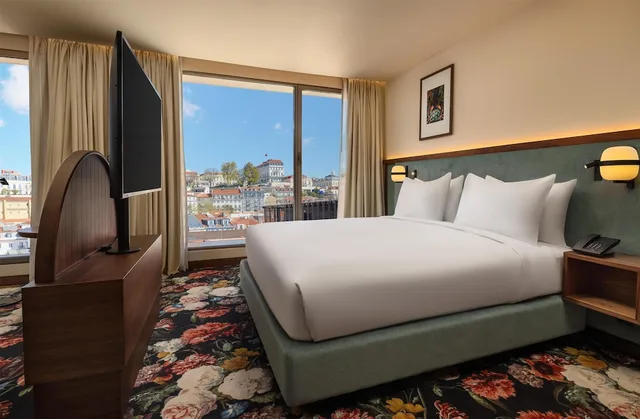غرفة متصلة عائلية بسرير كينج، Duo Hotel Lisbon, Curio Collection by Hilton 1/3