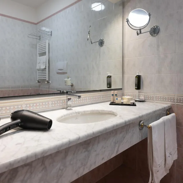 غرفة سوبيريور بسرير مزدوج أو سريرين منفصلين بإطلالة على البحر، Savoy Beach Hotel & Thermal Spa 4/4
