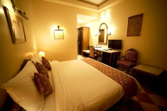 Deluxe, Queen Bed, PALACE ON GANGES 10/10