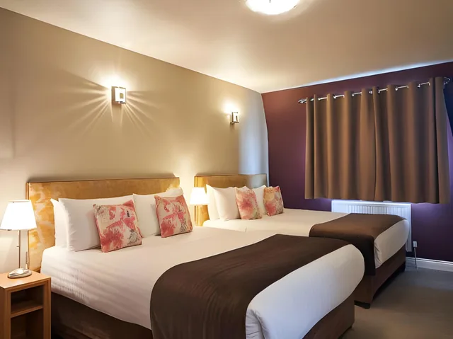 غرفة تنفيذية بسريرين مزدوجين، Antoinette Hotel Wimbledon 1/1