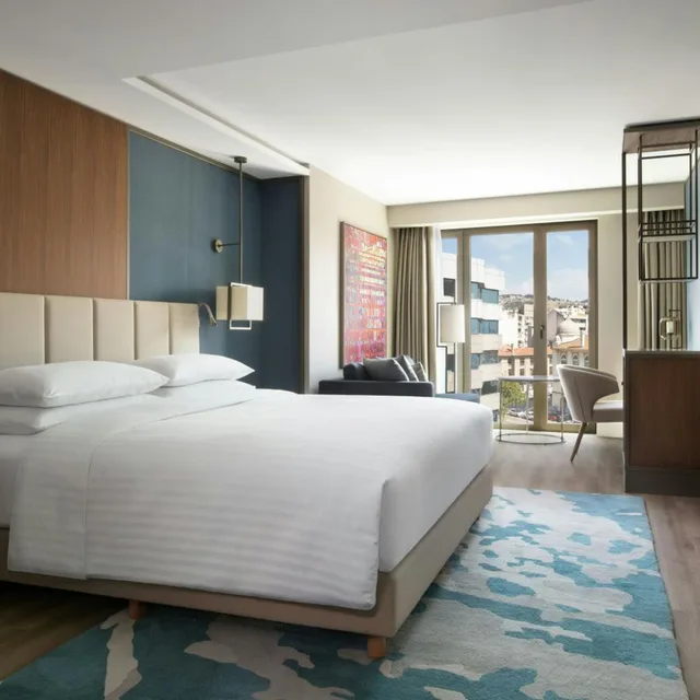 غرفة تنفيذية تنفيذية بسرير كينج بإطلالة على المدينة مع دخول الصالة، Izmir Marriott 2/4