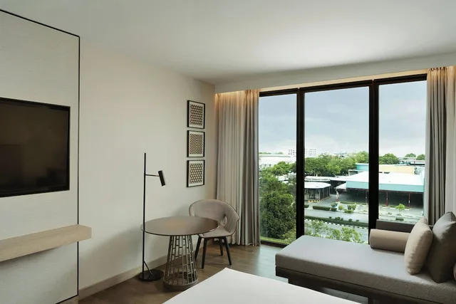 غرفة سوبيريور بسرير كينج لغير المدخنين، Courtyard by Marriott Bangkok Suvarnabhumi Airport 7/10
