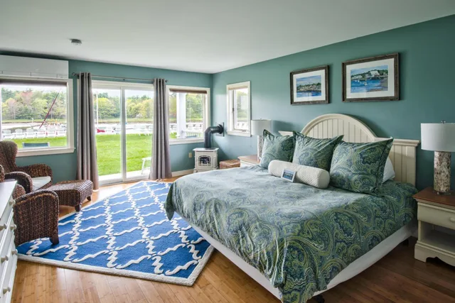 Room, King Bed, Port Side, Corner, Nonantum Resort 2/5