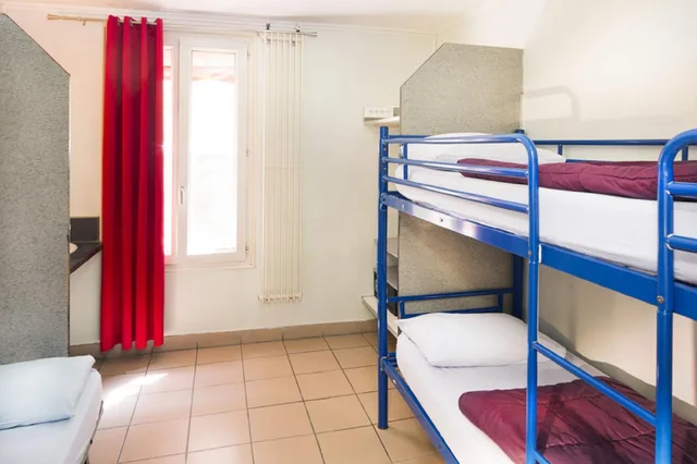 غرفة ثلاثية بثلاثة أسرّة بحمام مشترك، Auberge Internationale Des Jeunes 2/2