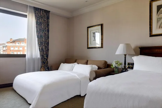 غرفة بريميوم بسرير كينج مع سرير إضافي، Intercontinental Madrid 1/10