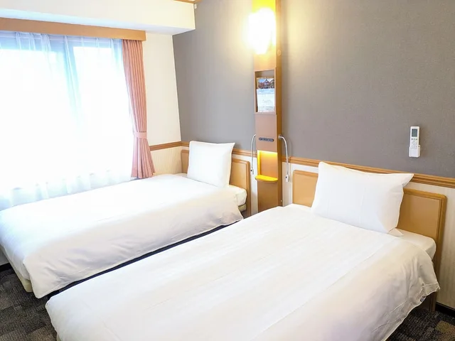 غرفة قياسية بسريرين منفصلين للمدخنين، Toyoko Inn Tottori Eki Minami Guchi 1/3