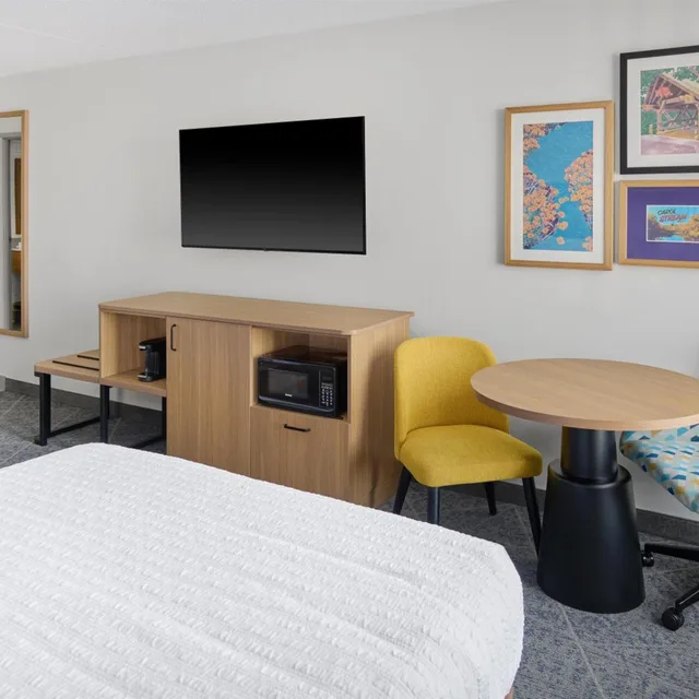 غرفة بسرير كينج وسريرين كوين لذوي الإعاقة، Hampton Inn Chicago Carol Stream 3/4