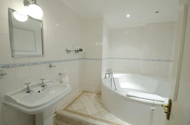غرفة سوبيريور بسرير كينج، Hatton Court Hotel 5/5