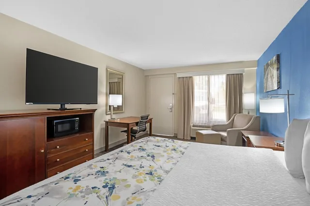 غرفة قياسية بسرير كينج لذوي الإعاقة، Best Western Inn & Suites Monroe 5/8