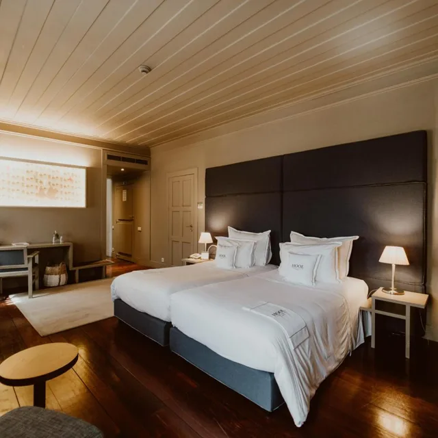 جناح جونيور، Hotel Da Oliveira 1/7