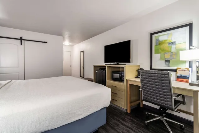 غرفة قياسية بسرير كينج، Best Western Grants Inn 1/8